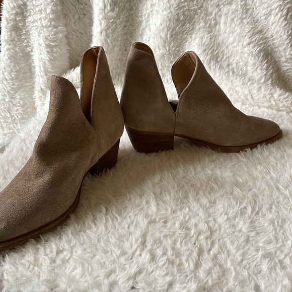 Free people Charm double V taupe suede booties 6 - Picture 9 of 12